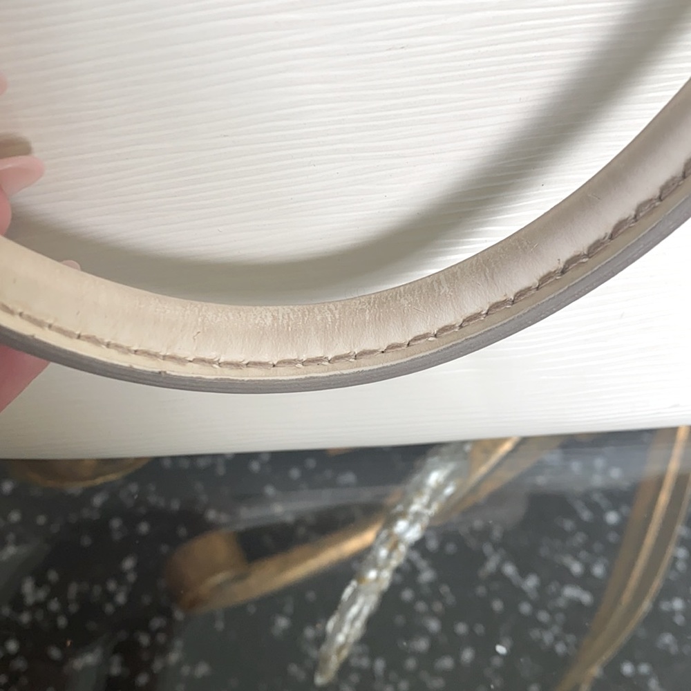 - Louis Vuitton White Epi Leather Passy GM Bag - Picture 8 of 12